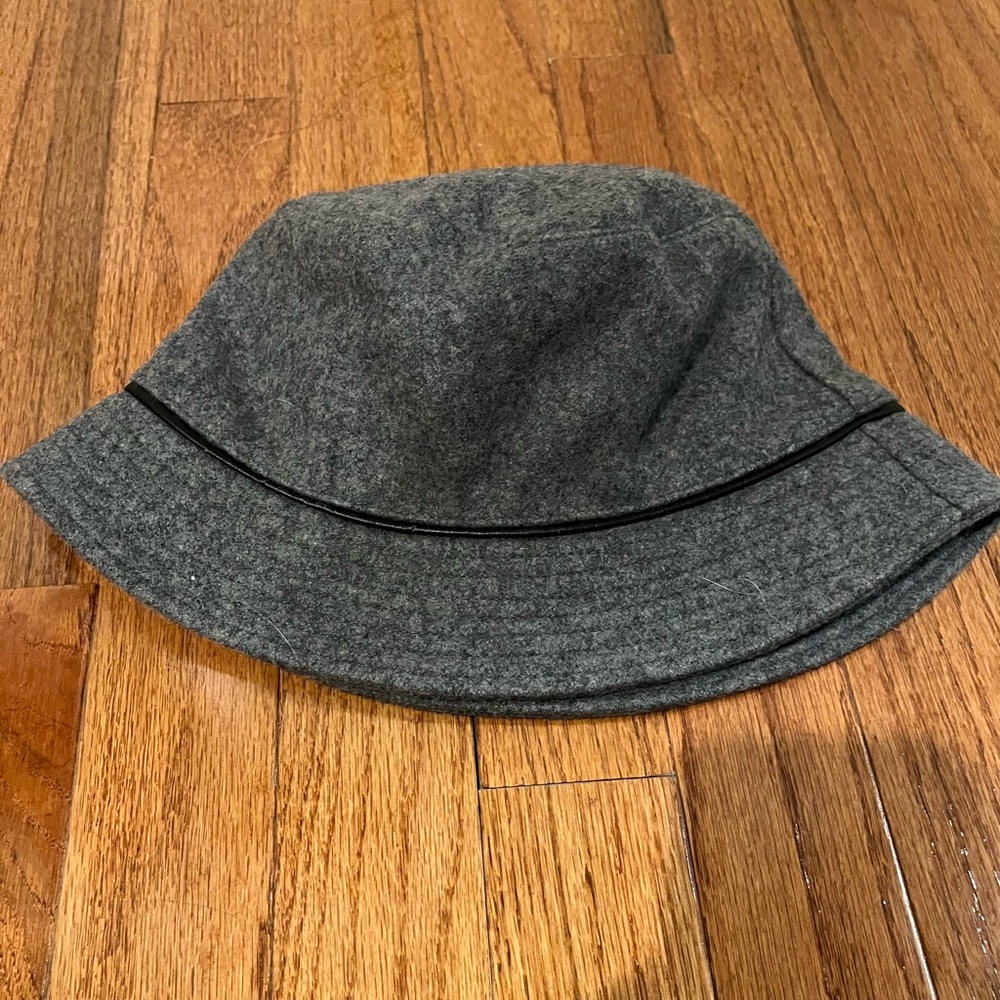 L.L. Bean grey wool bucket hat - Picture 5 of 7